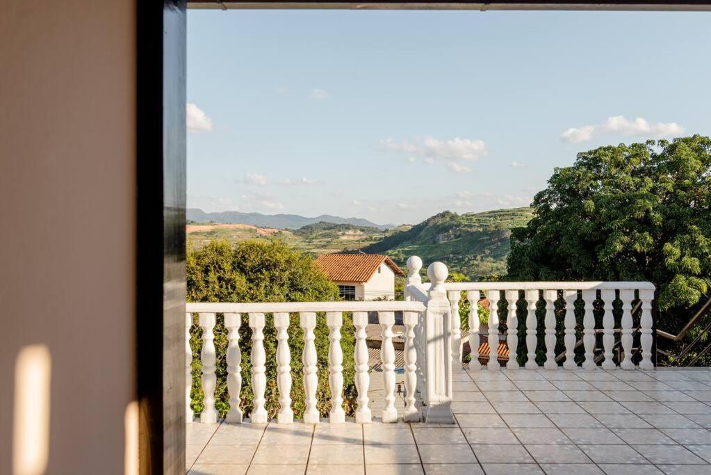 Suite Vista Panoramica Betim Bagian luar foto